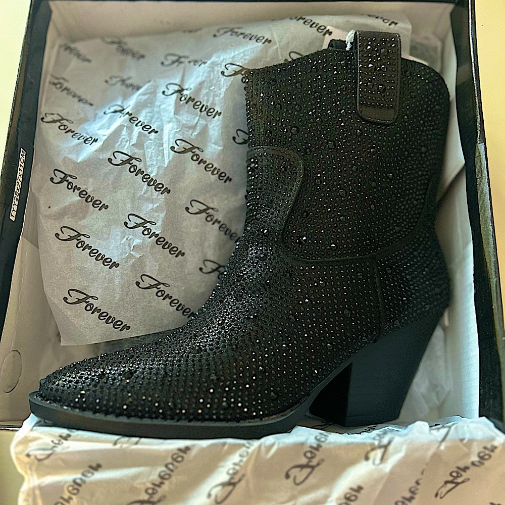 New In Box, Black Sparkle Boots, 6.5